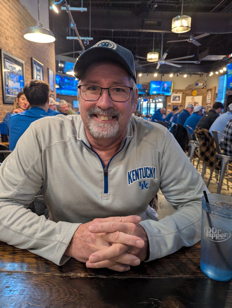 AdamFranzen11's tweet photo. Shout out to @KySportsRadio and @KSBarAndGrille last night! Went to KS Bar and a game at Rupp for the first time with my dad last night! I'm 36 years old but I felt like I was 10! Great experience at the bar! Great food! Won 100% profit boost bet! Great game at Rupp! Go Cats! https://t.co/WO3hZmW4IG
