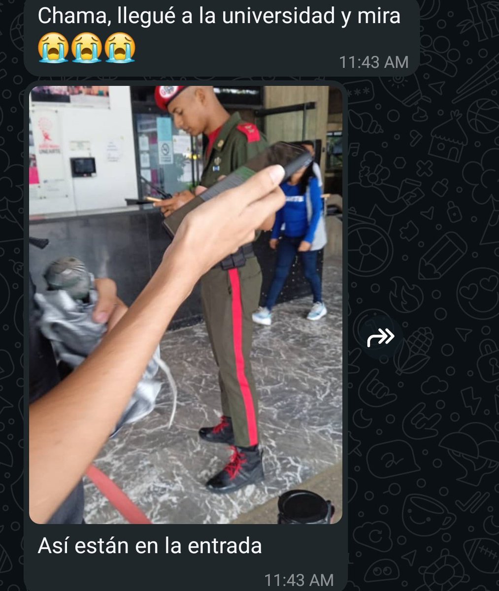 wrinklesoflouis's tweet photo. ‼️DIFUNDIR POR FAVOR‼️ 

Estudiantes de la UNEARTE denuncian alta presencia de funcionarios militares armados, tanto dentro como fuera de las instalaciones. Reportan que están revisando bolsos, abajo las fotos ⬇️
#VenezuelaSeraLibre 
#EdmundoPresidente https://t.co/DxdzpbCOhm