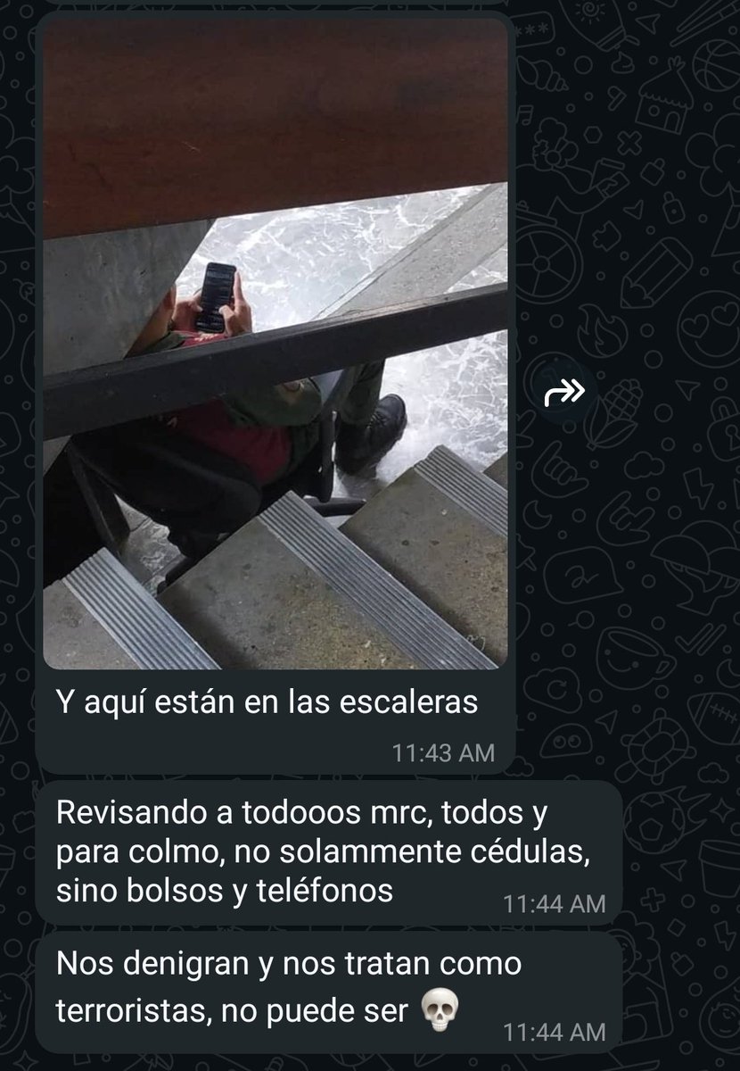wrinklesoflouis's tweet photo. ‼️DIFUNDIR POR FAVOR‼️ 

Estudiantes de la UNEARTE denuncian alta presencia de funcionarios militares armados, tanto dentro como fuera de las instalaciones. Reportan que están revisando bolsos, abajo las fotos ⬇️
#VenezuelaSeraLibre 
#EdmundoPresidente https://t.co/DxdzpbCOhm