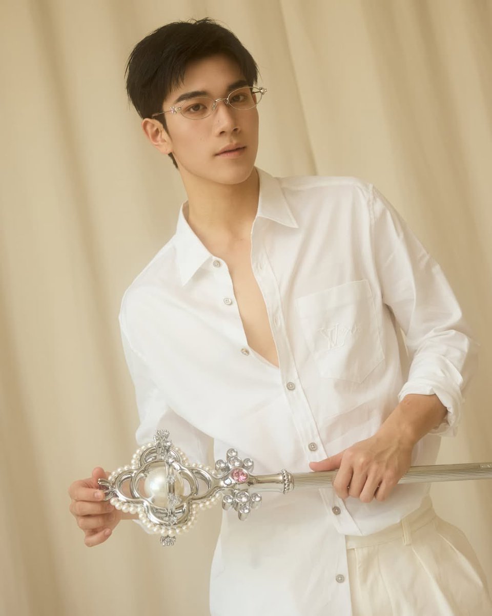 a stunning look in crisp white paired with a regal scepter, radiating charm and sophistication.