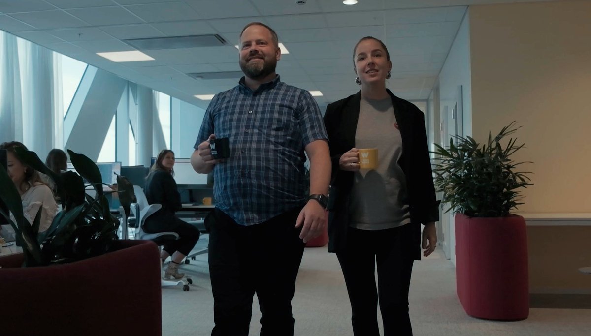 Imorgon smäller det! 🎉
Då är det äntligen dags för årets mest efterlängtade webinar: "Vad är rätt lön för dig 2025?"
Anders och Jessica guidar dig genom allt du behöver veta – från lön och pension till K10 och utdelning – så att du kan börja året med full koll på både din