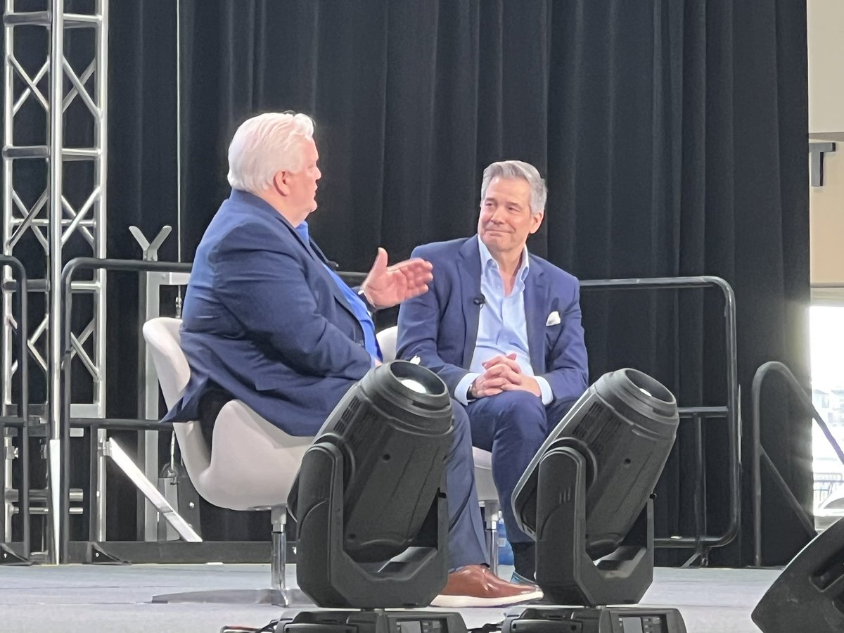 SteveGrigorian's tweet photo. @glennrstevens and John Bozzella with an important discussion re new administration and auto industry at @detautoshow https://t.co/OOI2PwbZex