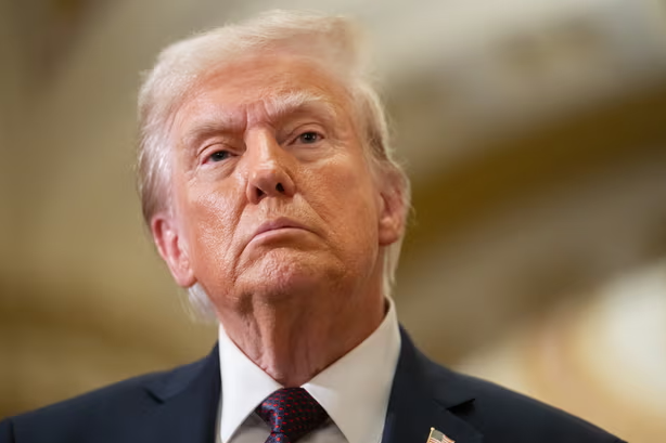 analyst4world's tweet image. 📰 Trump's History Rewrite Bid Sparks Alarm

Legal experts criticize attempts to block Jack Smith's report on 2020 election subversion and pledge to pardon January 6 rioters, warning of dangerous precedent. 

#Trump #Election2020 #LegalConcerns