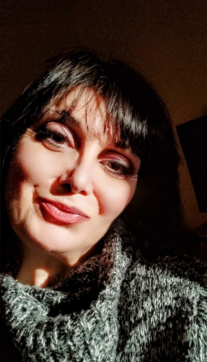 a_niett's tweet image. #lightshadow🌤️pomeriggio gelato😅❄️🥶al posto del caffè una cioccolata bollente??😁🎵🎵🎶🎵🎶