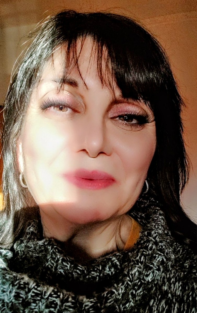 a_niett's tweet image. #lightshadow🌤️pomeriggio gelato😅❄️🥶al posto del caffè una cioccolata bollente??😁🎵🎵🎶🎵🎶