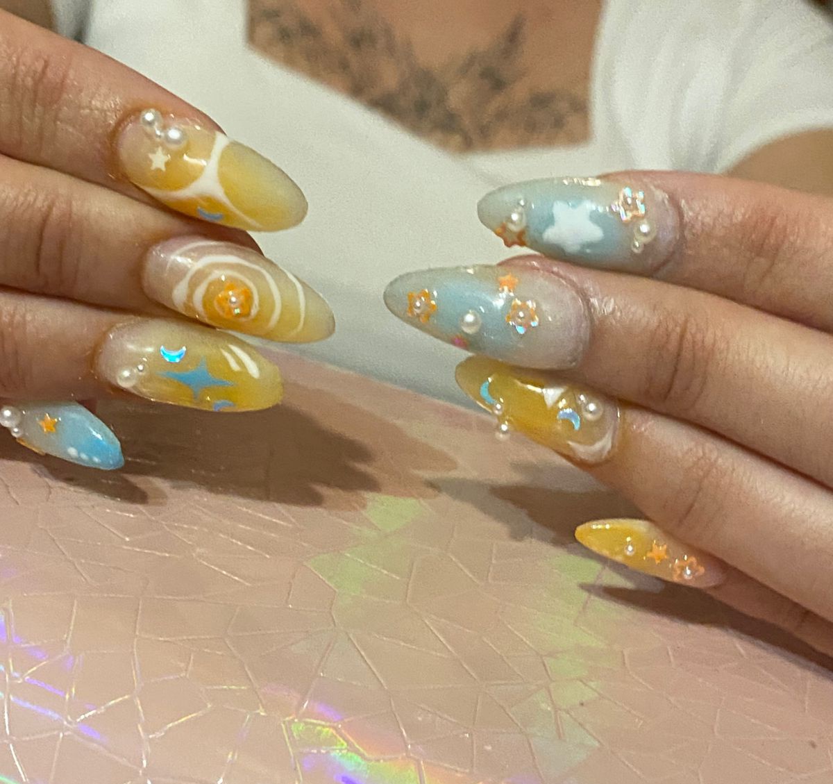 I do this post like once a month but did u guys know I'm a nail artist !!!