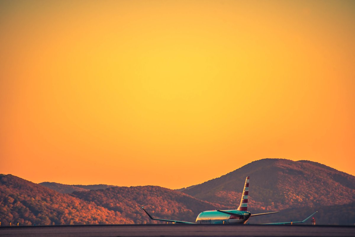 flyROA's tweet photo. Fly local, soar global. 🌎 🛫 Every adventure begins with a single flight from ROA! #FlyROA https://t.co/uosq47Uvdr