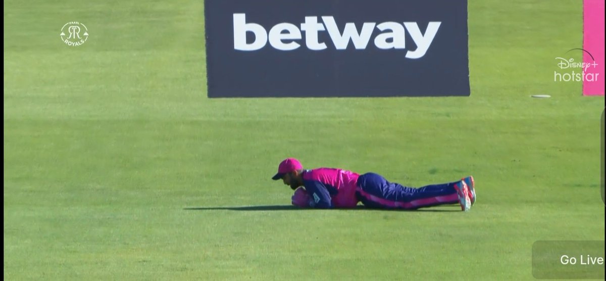 DKFANFOREVER's tweet photo. WHAT A BRILLIANT CATCH!!!!
SUCH A WONDERFUL LOW DIVING CATCH!
A flying move to take a crucial wicket!!!
Such fitness at age of 39!!!
DK for a reason ๐ฉท๐ฉท
Love you sir ๐๐๐
#PRvsMICT #SA20
@BCCI SHOULD REPENT NOW!!!! https://t.co/7I8xTEbxwc