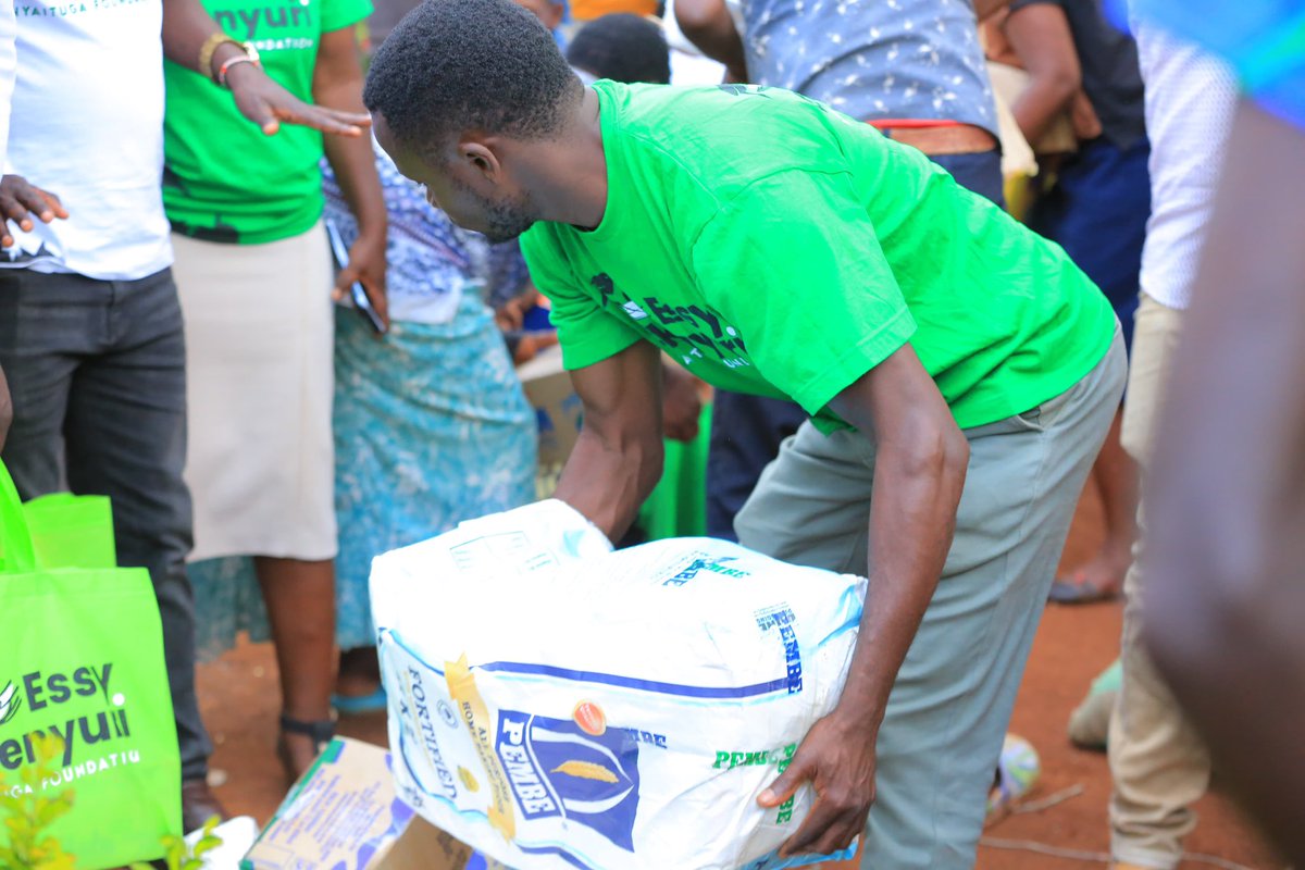 NyaitugaFound's tweet photo. The Essy Okenyuri Nyaituga Foundation team visited the home of Faith Kathambi, a lady from a humble background in Mokubo Village, Bomachoge Borabu Constituency,Kisii County who was captured on camera being assaulted for allegedly stealing a packet of wheat flour. https://t.co/oXF7Vq8po0