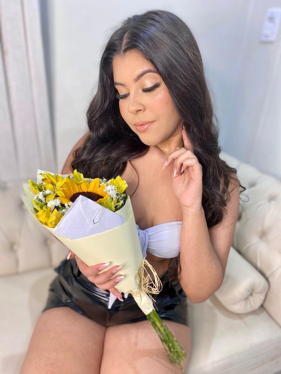 giholiveirann's tweet photo. Parabéns para mim🥳🌻🤍 https://t.co/bem6AvWAYb