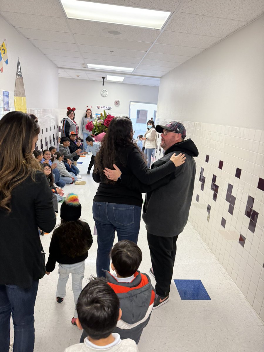 JonFlores_EP's tweet photo. 25-26 @Ituarte_ES Teacher of the Year. Congratulations @EMirandaG_IES on this well deserved honor! #YouMeRIE #ALLIN https://t.co/7jMCo6QA2n