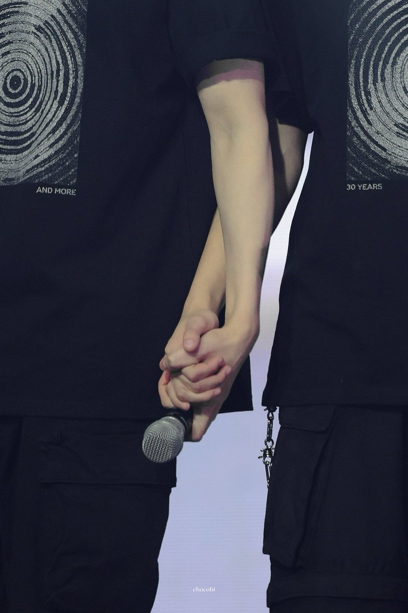 재민이 엄지검지 사이에
 동혁이손가락 무려 네개가 들어가잇는것도 정말로귀엽다..