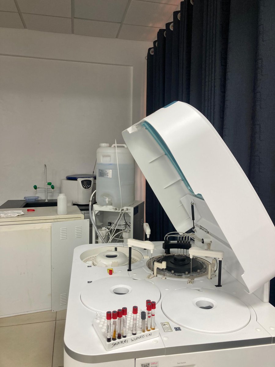 Essencemedilab's tweet photo. Our lab equipment is always buzzing at Essence Medical Lab! 
We're dedicated to delivering accurate and reliable test results with the latest technology. 
#EssenceMedicalLab #lablife #healthcare #medicaltesting https://t.co/2esIqB77vs