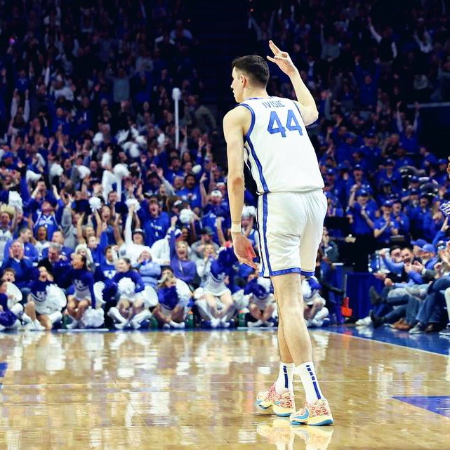 BigBlueBud's tweet photo. Me personally, I would welcome them both back in a heartbeat. 🙂 #BBN https://t.co/CRUbHgmJgW