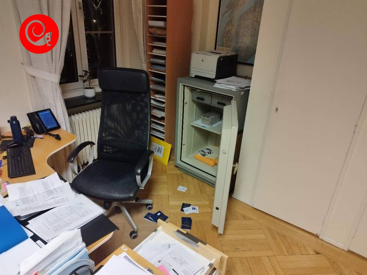 Laiguanatv's tweet photo. El plan de la ultra derecha sigue. 
La sede diplomática de Venezuela en Oslo, Noruega, la vandalizaron. https://t.co/bNMUNGlPUl