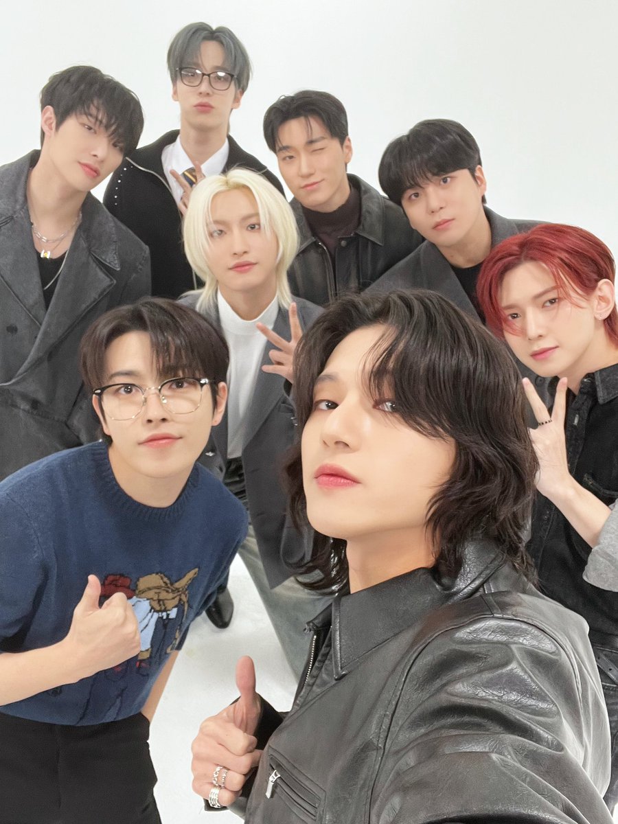 AteezColombia's tweet photo. [📷] #hello82 Try-lingual Live Behind Photo 

Disfrutando de las canciones confiables y emocionantes de ATEEZ,
cantándolas en diferentes idiomas para una experiencia única. 😎🎤

#ATEEZ #에이티즈
#TrylingualLive_ATEEZ #ATEEZxhello82 https://t.co/jcnon8wlVt