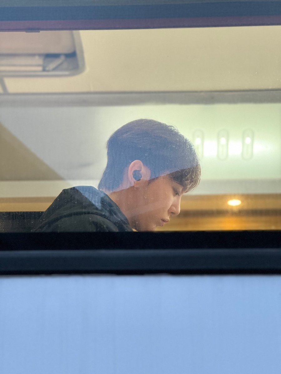 [#도겸 🌟 250116] 12:58 AM KST 

#DK: My dongsaeng Boo 🍊I hope you spend today with the most warmth and happily, let’s eat lots of yummy foodෆ⸒⸒ (the piggies said)

(1/3)

<a href="/pledis_17/">세븐틴(SEVENTEEN)</a> #SEVENTEEN #세븐틴