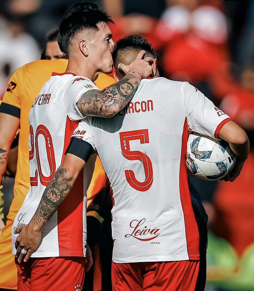 Último abrazo 🇨🇱  y no lo sabian #Huracán