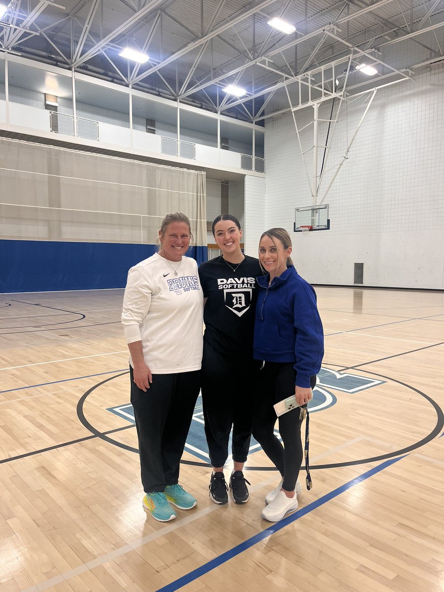 MtnWestSB's tweet photo. We love this time of year and all the opportunities our girls have to work with coaches. @JewelKorth had a great time at the @SLCC_Softball camp! Thanks for taking good care of her 🤍 https://t.co/NVveClIMXB