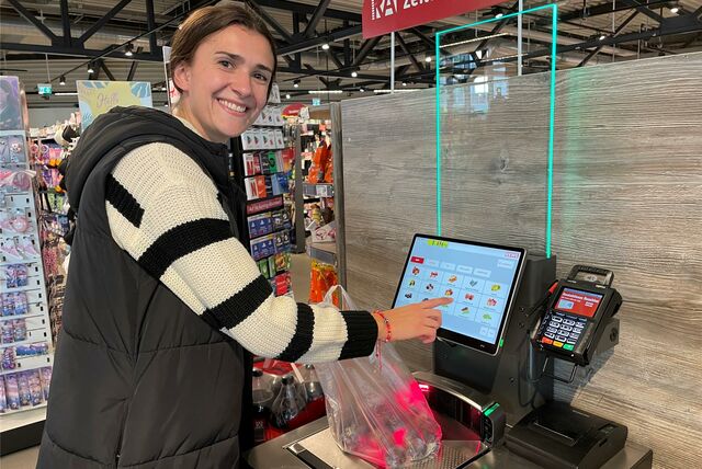 BerniBierschiss's tweet photo. es fühlt sich immer lowkey so ein bisschen illegal an, wenn man im Supermarkt klaut https://t.co/OP0lHVcBUq