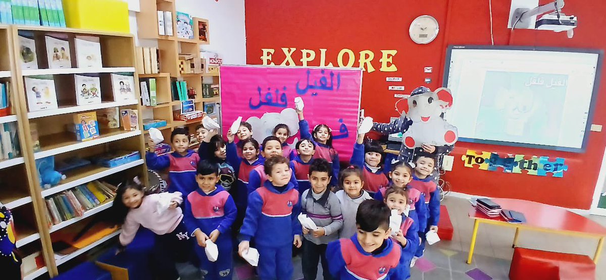 LibraryDawha's tweet photo. استقبل الفيل فِلفِل في مكتبة الدّوحة اليوم طلّاب الرّوضة الثّالثة، فاستمعوا إلى قصّته واكتشفوا معًا الحرف السّرّي. بعد ذلك، استخدم الأطفال اللوح الالكترونيّ لرسم صورة ترمز إلى كلمةٍ تتضمّن الحرف المكتشف .هذا وقد فاجأ الفيل فِلفل الطّلّاب بتوزيع الفوشار عليهم.
@makdawhaschool https://t.co/1OsJRTGKVP