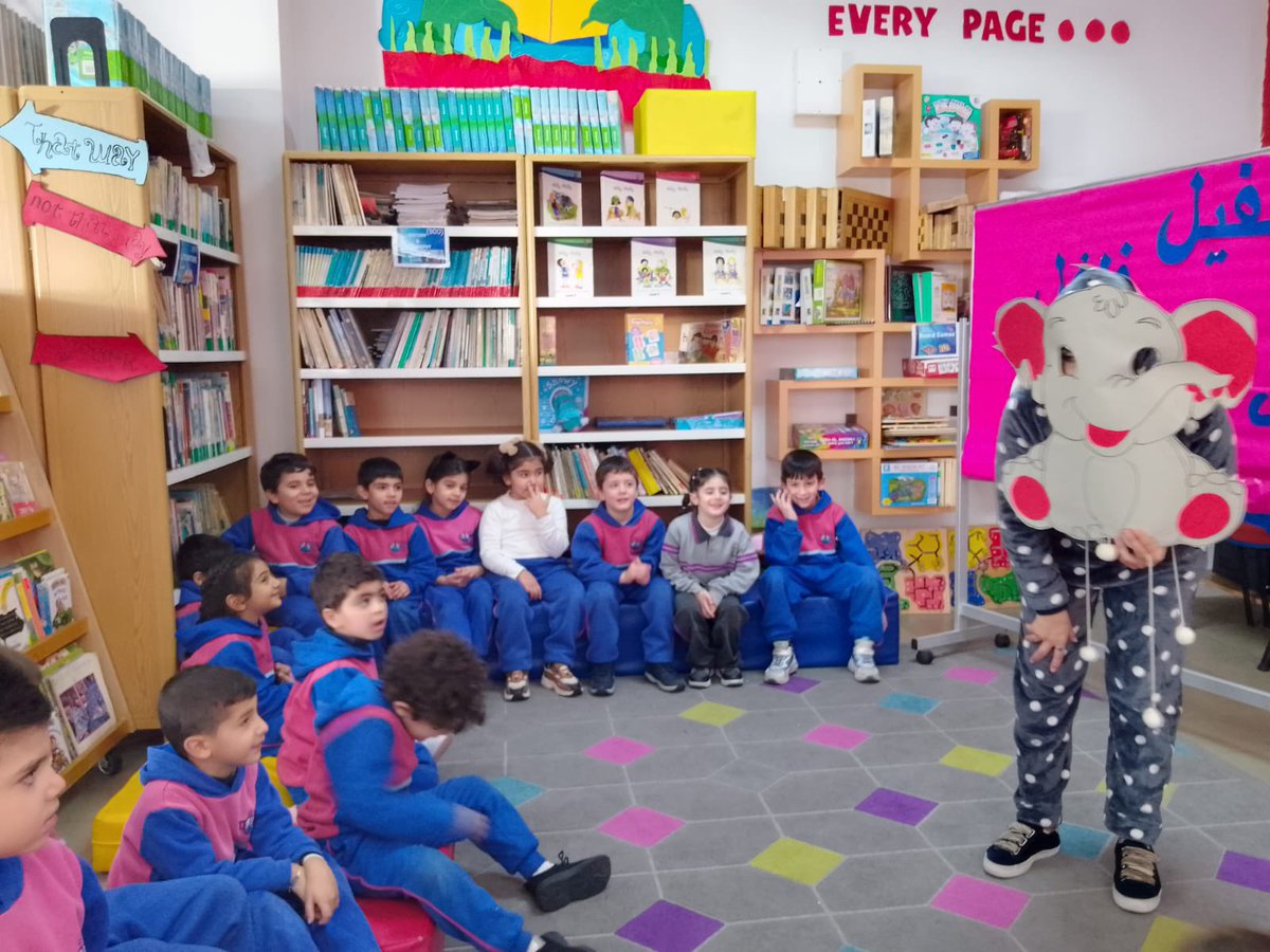 LibraryDawha's tweet photo. استقبل الفيل فِلفِل في مكتبة الدّوحة اليوم طلّاب الرّوضة الثّالثة، فاستمعوا إلى قصّته واكتشفوا معًا الحرف السّرّي. بعد ذلك، استخدم الأطفال اللوح الالكترونيّ لرسم صورة ترمز إلى كلمةٍ تتضمّن الحرف المكتشف .هذا وقد فاجأ الفيل فِلفل الطّلّاب بتوزيع الفوشار عليهم.
@makdawhaschool https://t.co/1OsJRTGKVP