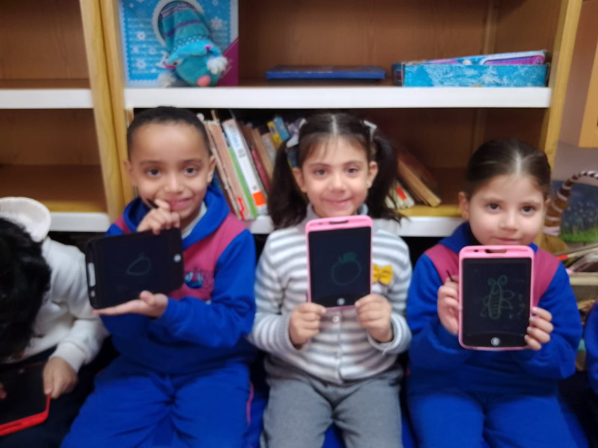Dawha Library (@librarydawha) on Twitter photo استقبل الفيل فِلفِل في مكتبة الدّوحة اليوم طلّاب الرّوضة الثّالثة، فاستمعوا إلى قصّته واكتشفوا معًا الحرف السّرّي. بعد ذلك، استخدم الأطفال اللوح الالكترونيّ لرسم صورة ترمز إلى كلمةٍ تتضمّن الحرف المكتشف .هذا وقد فاجأ الفيل فِلفل الطّلّاب بتوزيع الفوشار عليهم.
<a href="/makdawhaschool/">Makassed Dawha School</a> استقبل الفيل فِلفِل في مكتبة الدّوحة اليوم طلّاب الرّوضة الثّالثة، فاستمعوا إلى قصّته واكتشفوا معًا الحرف السّرّي. بعد ذلك، استخدم الأطفال اللوح الالكترونيّ لرسم صورة ترمز إلى كلمةٍ تتضمّن الحرف المكتشف .هذا وقد فاجأ الفيل فِلفل الطّلّاب بتوزيع الفوشار عليهم.
<a href="/makdawhaschool/">Makassed Dawha School</a>