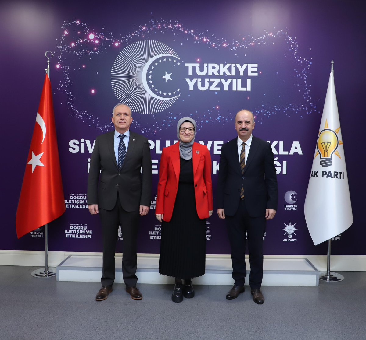 AK Parti Sivil Toplum ve Halkla İlişkilerden Sorumlu Genel Başkan Yardımcısı Sayın Belgin Uygur’u makamında ziyaret ederek, mühendislik meslek sorunlarının çözümüne yönelik paydaşlarımızla (Kamu-Sen, Memur-Sen, Meslek odaları) birlikte hazırladığımız taslak çalışmayı kendilerine