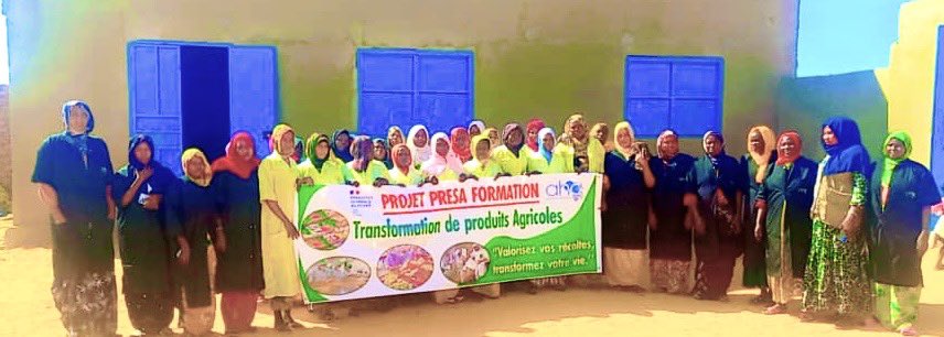 xibniy's tweet photo. L’ONG AHA forme des femmes de la communauté hôte en transformation agricole dans le cadre du Projet #PRESA/#PRECOTE à #Adré au #Tchad. Des femmes engagées acquièrent des compétences pour valoriser les produits locaux et renforcer l’autonomie économique.
@FranceauTchad #ADES https://t.co/Ov0nub030M