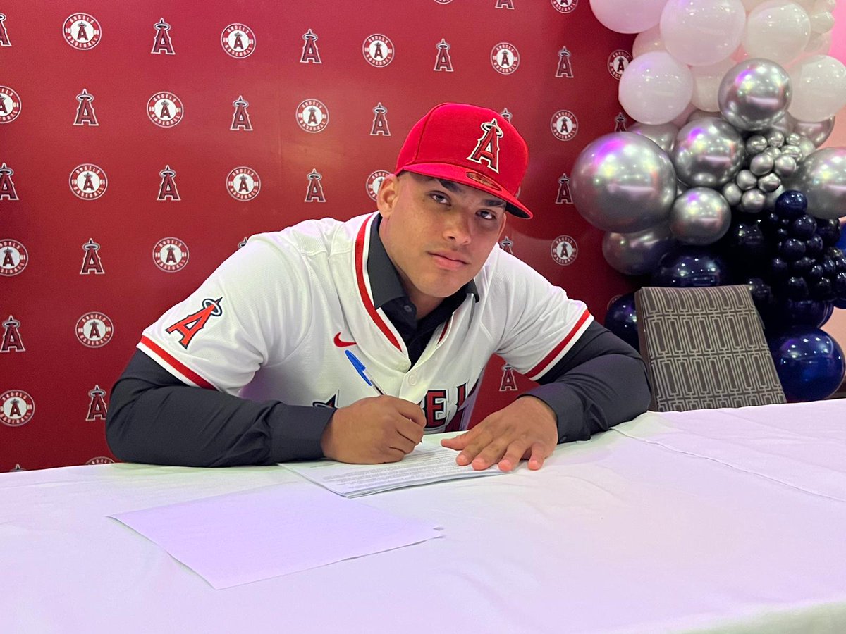 FrancysRomero's tweet photo. Venezuelan catcher Gabriel Davalillo has officially signed with the Angels. 

Bonus deal: $2,000,000. 

One of the top catchers in the 2024-25 international class. https://t.co/sOS2lpe6hl