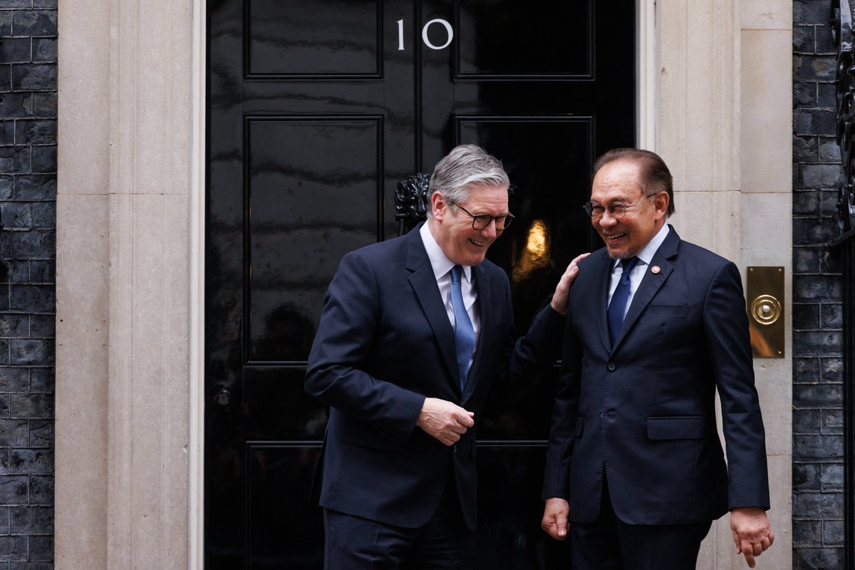 A close and historic relationship.

From investment to trade and education – the UK’s ties with Malaysia are stronger than ever.

Welcome to Downing Street Prime Minister @AnwarIbrahim 🇬🇧🤝 🇲🇾