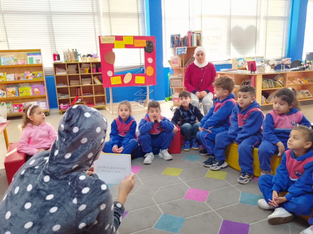 Dawha Library (@librarydawha) on Twitter photo استقبل الفيل فِلفِل اليوم طلّاب الرّوضة الثّالثة، فاستمعوا إلى قصّته واكتشفوا معًا الحرف السّرّي. بعد ذلك، استخدم الأطفال اللوح الالكترونيّ لرسم صورة ترمز إلى كلمةٍ تتضمّن الحرف المكتشف. هذا وقد فاجأ الفيل فِلفل الطّلّاب بتوزيع الفوشار عليهم.<a href="/makdawhaschool/">Makassed Dawha School</a> <a href="/HanaJoumaa/">Hana Joumaa</a> <a href="/FThaalby/">Feda Thaalby</a> استقبل الفيل فِلفِل اليوم طلّاب الرّوضة الثّالثة، فاستمعوا إلى قصّته واكتشفوا معًا الحرف السّرّي. بعد ذلك، استخدم الأطفال اللوح الالكترونيّ لرسم صورة ترمز إلى كلمةٍ تتضمّن الحرف المكتشف. هذا وقد فاجأ الفيل فِلفل الطّلّاب بتوزيع الفوشار عليهم.<a href="/makdawhaschool/">Makassed Dawha School</a> <a href="/HanaJoumaa/">Hana Joumaa</a> <a href="/FThaalby/">Feda Thaalby</a>