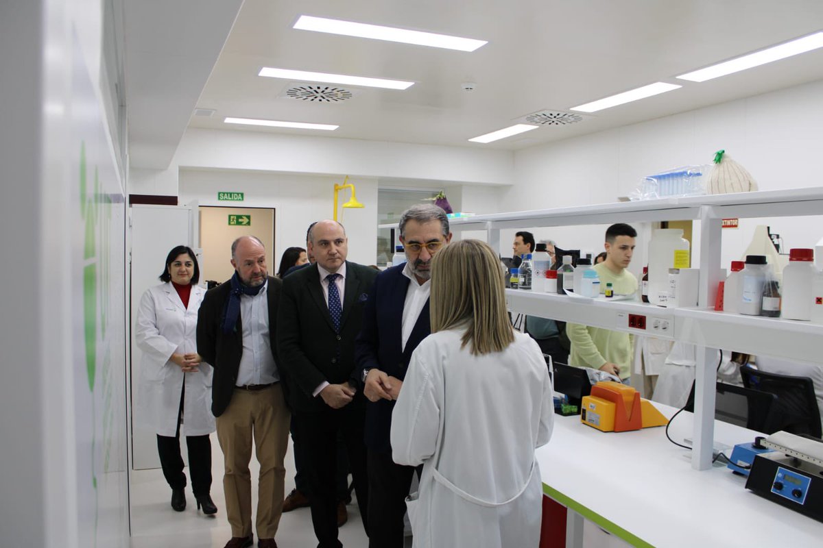 He visitado la nueva Unidad de Cultivos Celulares en el Hospital Universitario de CR. Ampliamos nuestra infraestructura científica con un recurso muy valioso para los investigadores de la región porque les ofrece capacidad técnica y asesoramiento experto para sus proyectos