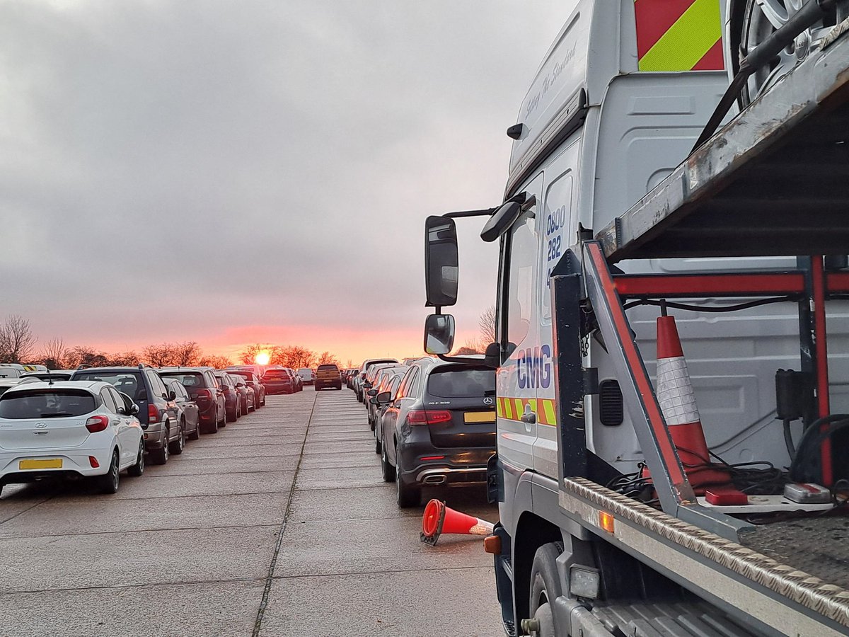 Barry and D31 catching the sunset in Thurleigh this evening 🌇

#CMG247