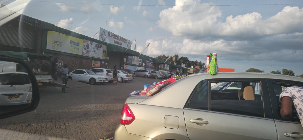 bennyaho's tweet photo. Formal businesses are really pa tight due  2 these vendors few years ago this place was called Mr MaPlanka they invest in this massive space vendor comes &amp; parks in there and starts selling what N Richards is selling inside. No tax no VAT nothing nothing nothing https://t.co/hoEw0RDrEb
