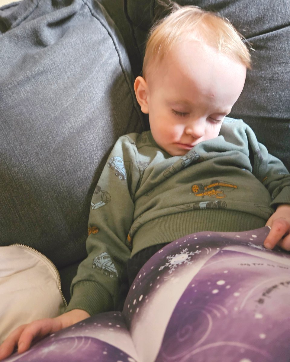 Sometimes a story is so good, it sends you straight to dreamland! ✨ No child is too young (or too old!) to benefit from a good book and a nice, long nap. #UWRRV #UnitedforLiteracy