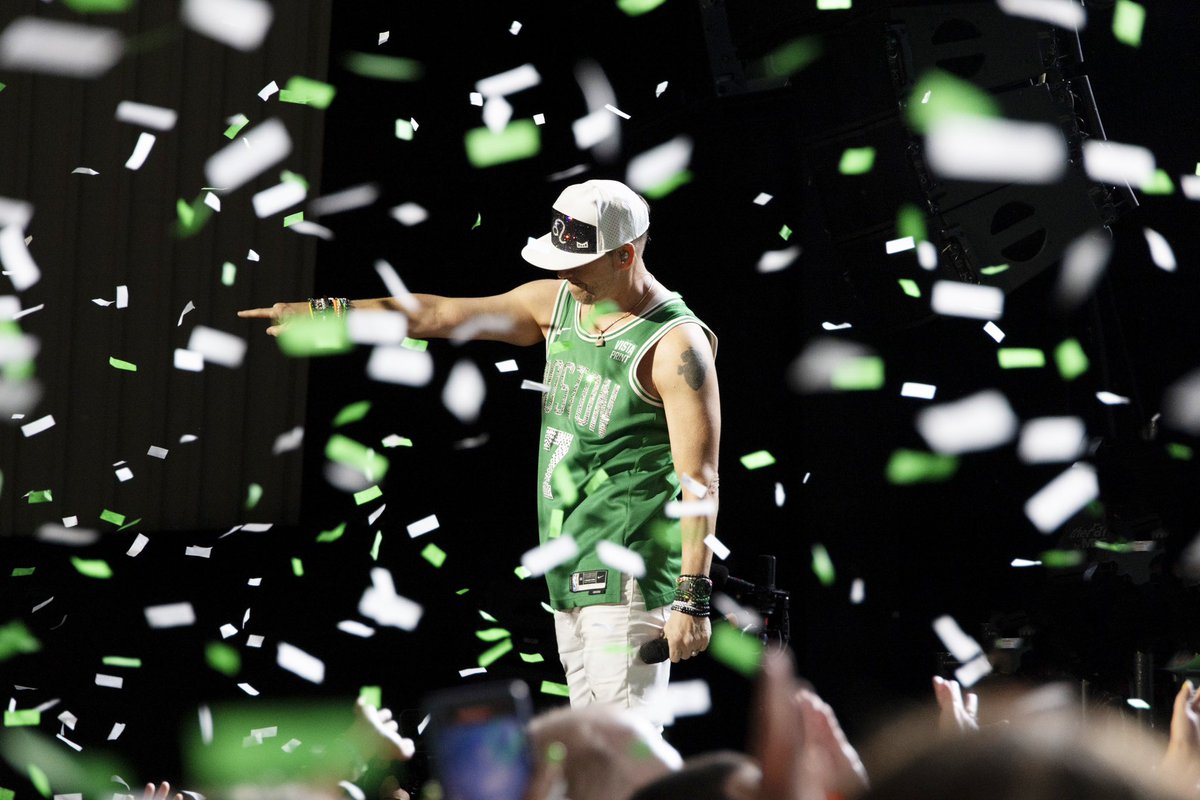 Hometown love 🍀 <a href="/celtics/">Boston Celtics</a> 

📸: @parisvisone