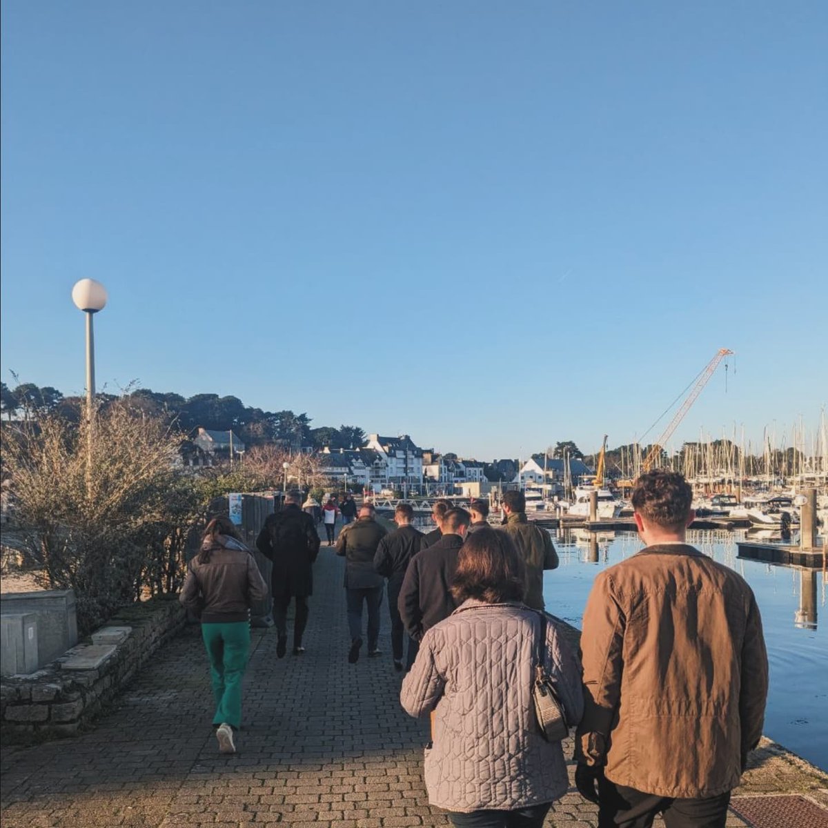 oriflamme_rzh's tweet photo. Nos militants se sont rendus à la Trinité-sur-Mer pour rendre hommage à Jean-Marie Le Pen. 
Né sur nos terres bretonnes, il consacra sa vie à un engagement sans faille, celui de servir la France.

🔥Votre flamme ne s'éteindra pas tant que nous serons là pour la préserver ! https://t.co/lMo2BtOkqC
