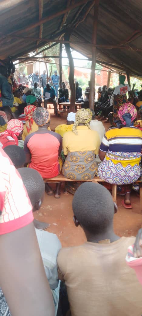 Communegiharo's tweet photo. #Burundi kur'uyu wa gatatu igenekerezo rya 15 Nzero 2025 Nyakubahwa Musitanteri wa komine Giharo @RutanaProvince yagirishije inama abenegihugu bo Ku mutumba Nyamateke muntumbero yo kubahimiriza kubandanya babumbatira amahoro n' umutekano 
@MininterInfosBi https://t.co/6jhL3I9Zbd