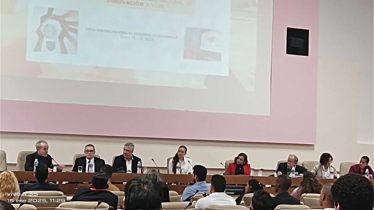 MayrelFuentes's tweet photo. Taller encuentro con el Consejo Nacional de Innovación juvenil. Presentes @SuselyMorfaG, @EdMartDiaz, @ArmandoRguezB, @MariaLuisa2023 y el universo juvenil que apuesta por la innovación @citmacuba @AndreaArmasRodr @CitmacfgDeleg @cruz_dayamy @GobiernoCfgos https://t.co/feddz12xv8