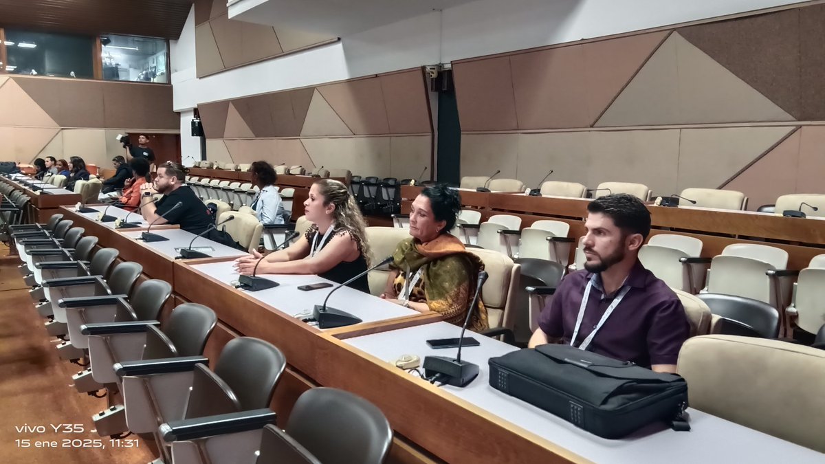 MayrelFuentes's tweet photo. Taller encuentro con el Consejo Nacional de Innovación juvenil. Presentes @SuselyMorfaG, @EdMartDiaz, @ArmandoRguezB, @MariaLuisa2023 y el universo juvenil que apuesta por la innovación @citmacuba @AndreaArmasRodr @CitmacfgDeleg @cruz_dayamy @GobiernoCfgos https://t.co/feddz12xv8