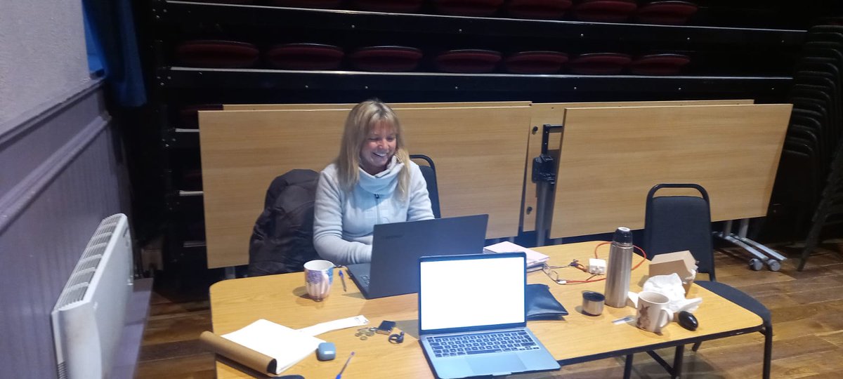 cillianod1's tweet photo. Buíochas móir le @Glenscentre  as ucht cónaitheacht a thabhairt dom féin agus Neasa Ní Chuanaigh  an tseachtain seo caite agus muid ag oibriú ar ár gceardlann drámaíochta SEÓ LINN maoinithe ag @EnaGaeltachta . Leis an aimsir orainn, ní fhéadaidís níos mó aire a thabhairt dúinn. https://t.co/mVjT9OXmzQ