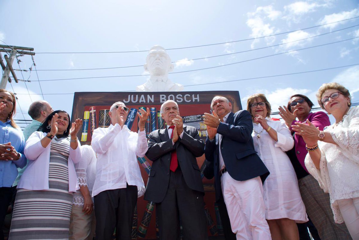 manueljimenezrd's tweet photo. ¡BOSCH Y PEÑA PADRES DE LA DEMOCRACIA!

Oportuno y justo; ambos reúnen los méritos al entregar sus vidas a los más elevados anhelos de justiciad, democracia y libertad del pueblo dominicano. Como buena coincidencia, ambos ya están en el Paseo de la Historia de Santo Domingo Este. https://t.co/aMYP0H1WJu