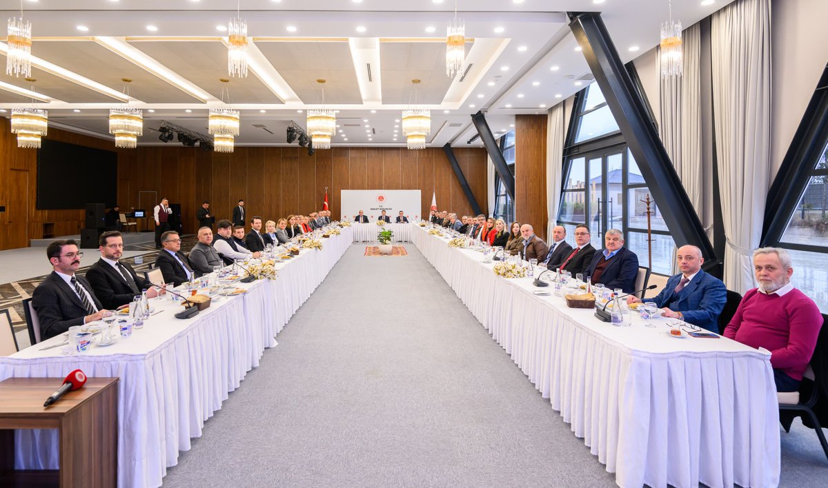 yilmaztunc's tweet photo. AK Parti #Bartın Milletvekilimiz Yusuf Ziya Aldatmaz, AK Parti Bartın İl Başkanımız Yaşar Arslan ve İl Yönetim Kurulu Üyelerimizle bir araya geldik.

Güzel memleketimiz Bartın ve ilçelerimizi daha da kalkındırmak, hemşehrilerimizin refahını artırmak için yürüttüğümüz çalışmalar ve projelerimiz üzerine değerlendirmelerde bulunduk.

#TürkiyeYüzyılı'nda doğa harikası Bartın'ımızın her bir köşesini her alanda daha ileriye taşımak için el birliğiyle çalışmaya devam edeceğiz.
 
AK Parti Bartın 8. Olağan İl Kongresinde güven tazeleyen İl Başkanımız Yaşar Arslan ve yönetimine çalışmalarında başarılar diliyorum.

@yaldatmaz
@yasararslan_74
@bartin_akparti
@kadinkollari74
@akgencbartin