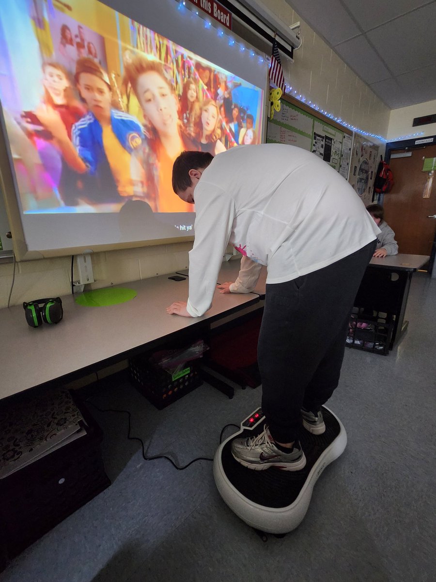 AllInAtKings's tweet photo. @KingsHSPower5 skills demonstrated as @MelissaMillerOT collaborates w/ Miss Z, Ms M &amp; Job Coach Mary to problem solve innovative ways to assist our sensory seeking students. Check out our new Wobble Board! @Kings_HS https://t.co/fQwAuFpp7K