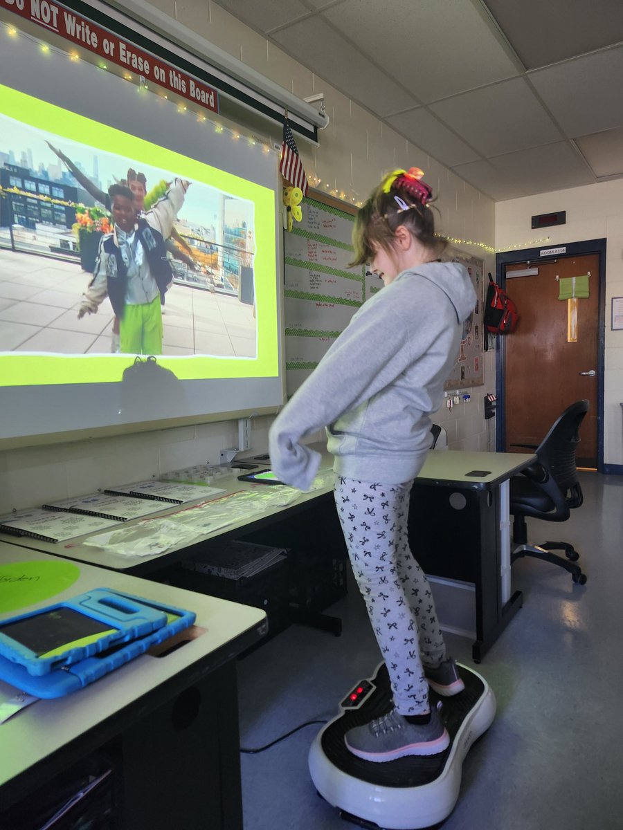 AllInAtKings's tweet photo. @KingsHSPower5 skills demonstrated as @MelissaMillerOT collaborates w/ Miss Z, Ms M &amp; Job Coach Mary to problem solve innovative ways to assist our sensory seeking students. Check out our new Wobble Board! @Kings_HS https://t.co/fQwAuFpp7K