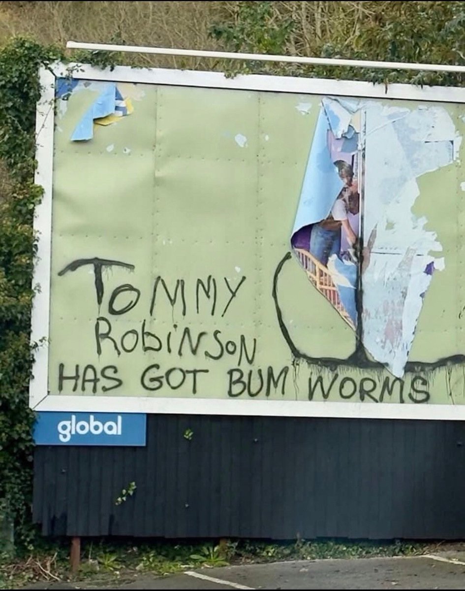 twlldun's tweet photo. The genius that is Banksy nails it here https://t.co/tfESRrpo36