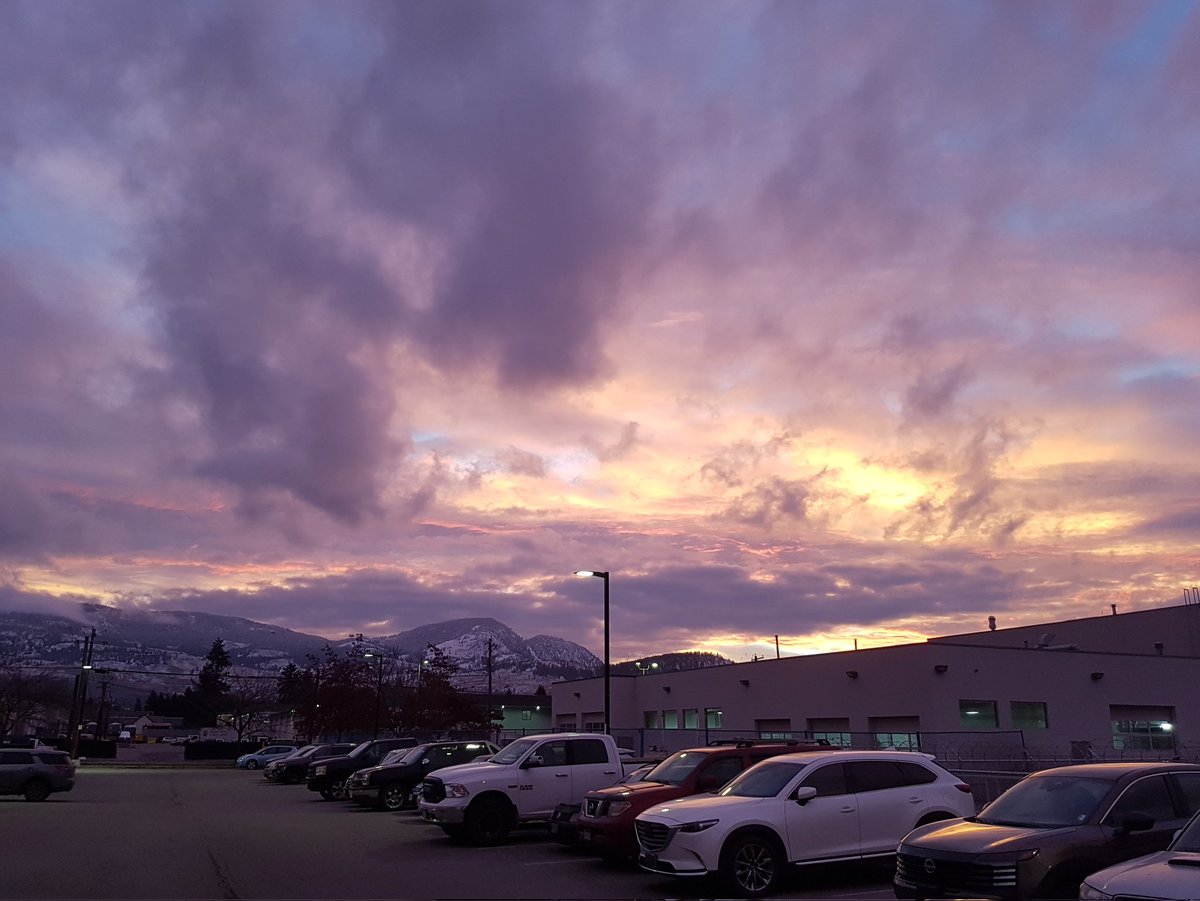 KtownSup's tweet photo. A winter morning sky https://t.co/rQsuhUg690