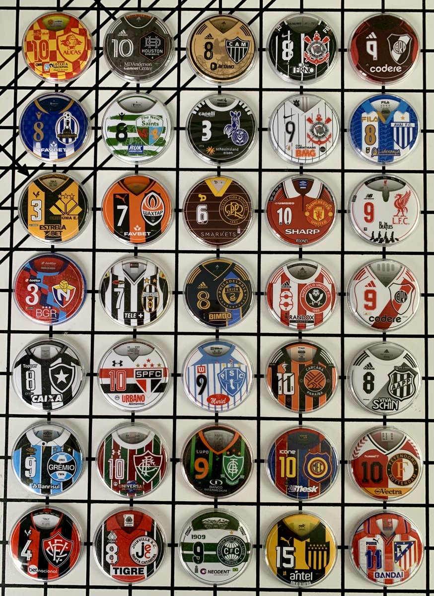FernOfTheAndes's tweet photo. Button soccer players from several different teams mounted with technique (explained in another post) that makes no use of glue or double tape. Art from Cláudio Joel. https://t.co/U942y8SzuV