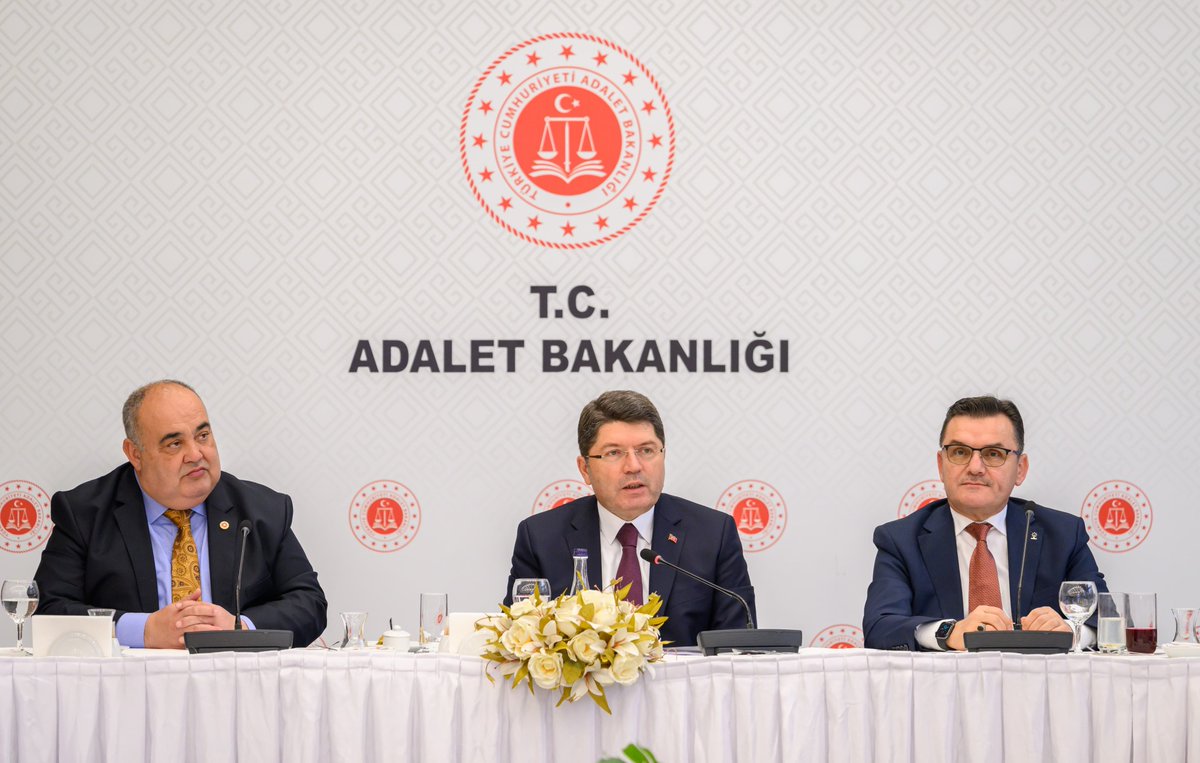yilmaztunc's tweet photo. AK Parti #Bartın Milletvekilimiz Yusuf Ziya Aldatmaz, AK Parti Bartın İl Başkanımız Yaşar Arslan ve İl Yönetim Kurulu Üyelerimizle bir araya geldik.

Güzel memleketimiz Bartın ve ilçelerimizi daha da kalkındırmak, hemşehrilerimizin refahını artırmak için yürüttüğümüz çalışmalar ve projelerimiz üzerine değerlendirmelerde bulunduk.

#TürkiyeYüzyılı'nda doğa harikası Bartın'ımızın her bir köşesini her alanda daha ileriye taşımak için el birliğiyle çalışmaya devam edeceğiz.
 
AK Parti Bartın 8. Olağan İl Kongresinde güven tazeleyen İl Başkanımız Yaşar Arslan ve yönetimine çalışmalarında başarılar diliyorum.

@yaldatmaz
@yasararslan_74
@bartin_akparti
@kadinkollari74
@akgencbartin